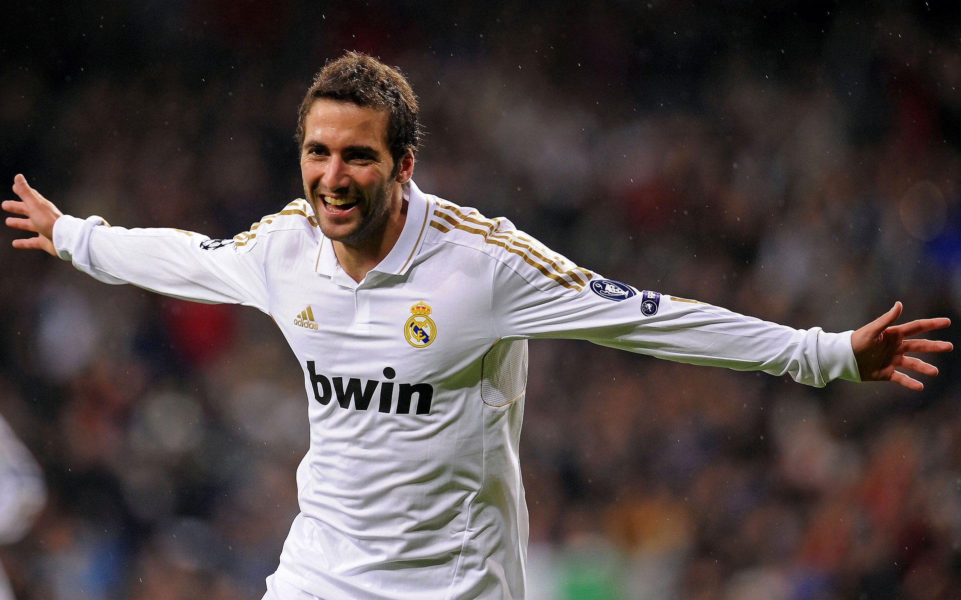 《电竞硬件的革新：电竞专用显示器、鼠标的最新技术探索》，电竞显示器推荐什么牌子好