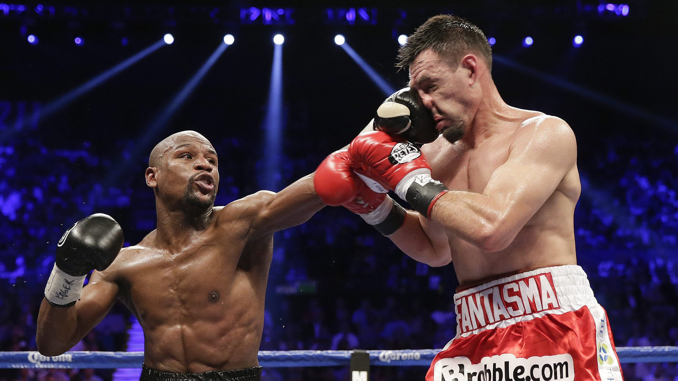 《街霸5》CPT全球总决赛与《铁拳7》世界巡回赛的格斗游戏巅峰，街霸5还是铁拳7