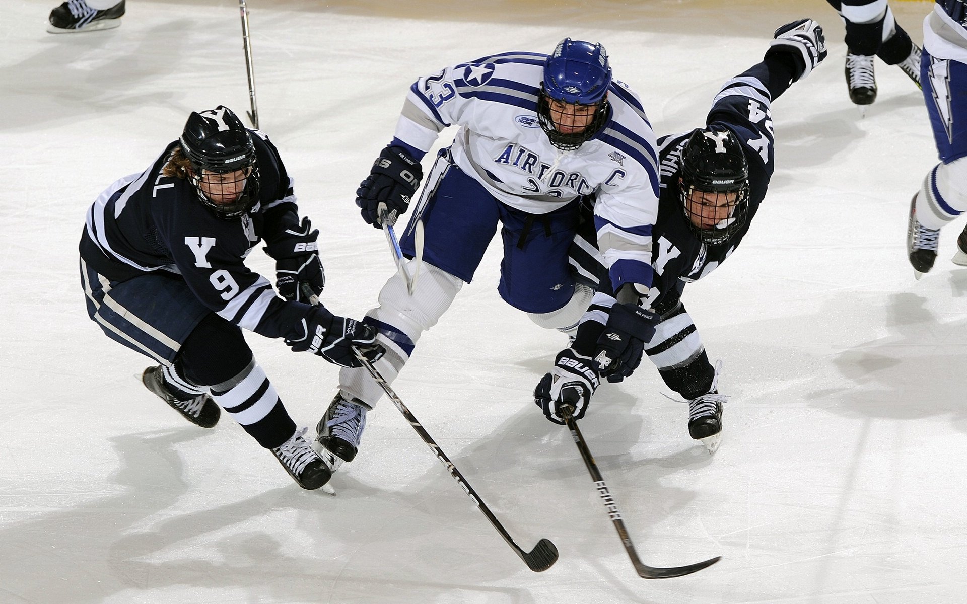 开云电竞登录入口-伊朗队在巴黎奥运会比赛中展现出高效的传球配合，伊朗 转播奥运会